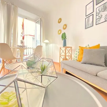Superb In Downtown Of ,parking Optional, !! Apartment *