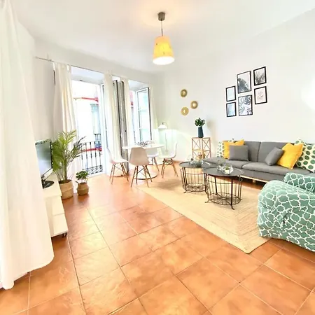 Superb In Downtown Of ,parking Optional, !! Apartment *