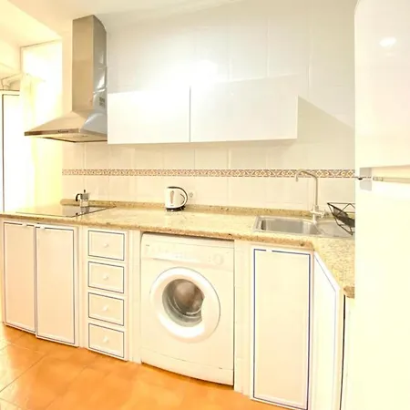 Superb In Downtown Of ,parking Optional, !! *