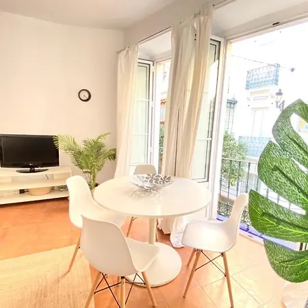 Superb In Downtown Of ,parking Optional, !! Apartment