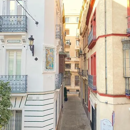 Superb In Downtown Of ,parking Optional, !! * Seville