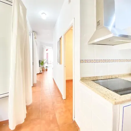 Superb In Downtown Of ,parking Optional, !! * Seville