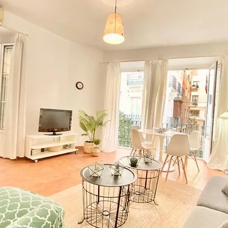 Superb In Downtown Of ,parking Optional, !! * Seville