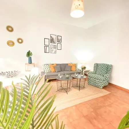 Superb In Downtown Of ,parking Optional, !! * Seville