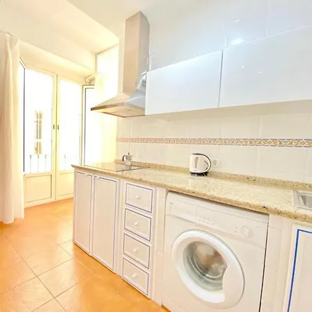 Superb In Downtown Of ,parking Optional, !! * Seville